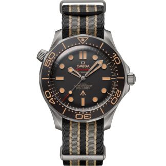 Omega 007*** Edition Seamaster Diver 300M 42 mm, titanio su cinturino NATO 210.92.42.20.01.001