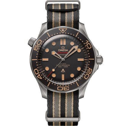 Omega 007*** Edition Seamaster Diver 300M 42 mm, titanio su cinturino NATO 210.92.42.20.01.001