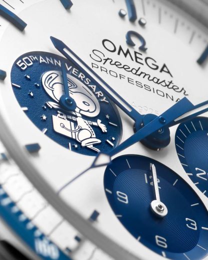 Omega Accesso esclusivo “Silver Snoopy Award” Speedmaster Serie Anniversario 42 mm, acciaio su cinturino in tessuto rivestito in nylon 310.32.42.50.02.001 - immagine 2