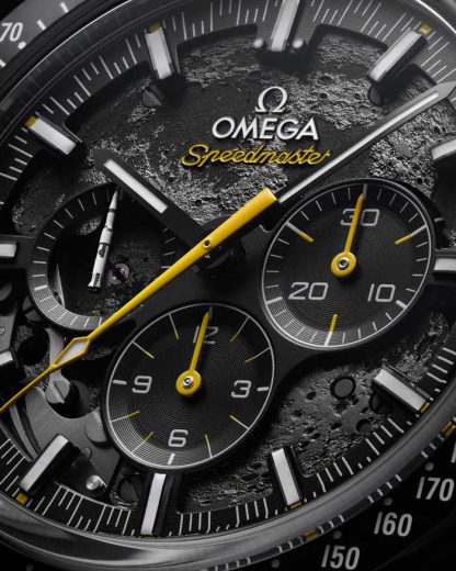 Omega Apollo 8 Speedmaster Dark Side of the Moon 44,25 mm, ceramica nera su cinturino in caucciù 310.92.44.50.01.001 - immagine 4