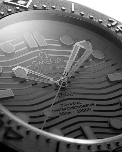 Omega Black Black Seamaster Diver 300M 43,5 mm, ceramica nera su cinturino in caucciù 210.92.44.20.01.003 - immagine 3