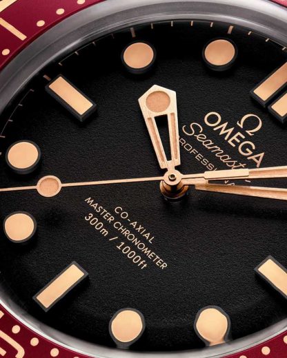 Omega Novità Seamaster Diver 300M 42 mm, Bronze gold su cinturino in caucciù 210.92.42.20.01.003 - immagine 4
