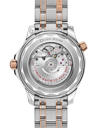 Omega Seamaster Diver 300M 42 mm, acciaio-oro Sedna™ su acciaio-oro Sedna™ 210.20.42.20.03.002 - immagine 2