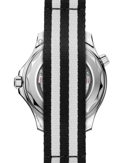 Omega Seamaster Diver 300M 42 mm, acciaio su cinturino NATO 210.32.42.20.01.005 - immagine 2