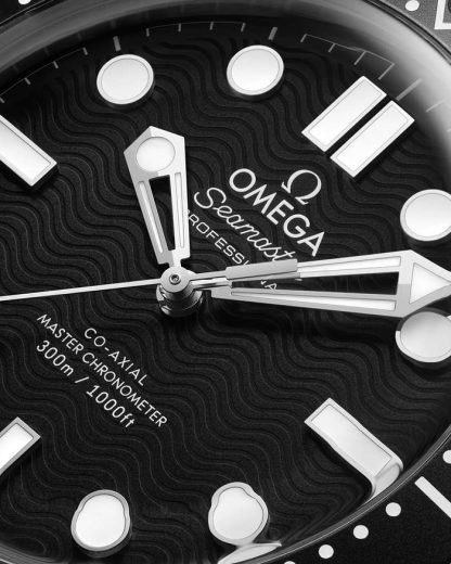 Omega Seamaster Diver 300M 42 mm, acciaio su cinturino in caucciù 210.32.42.20.01.003 - immagine 4