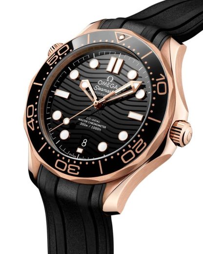 Omega Seamaster Diver 300M 42 mm, oro Sedna™ su cinturino in caucciù 210.62.42.20.01.002 - immagine 3