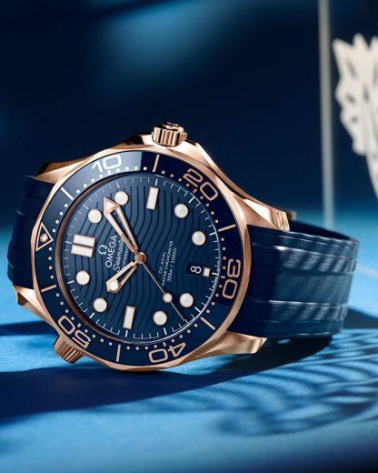 Omega Seamaster Diver 300M 42 mm, oro Sedna™ su cinturino in caucciù 210.62.42.20.03.001 - immagine 3
