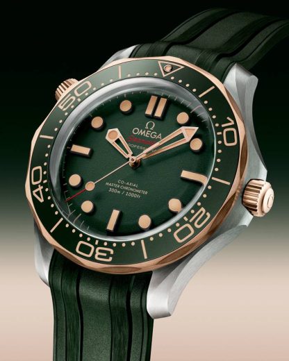 Omega Seamaster Diver 300M 42 mm, titanio - Bronze gold su cinturino in caucciù 210.92.42.20.10.001 - immagine 4