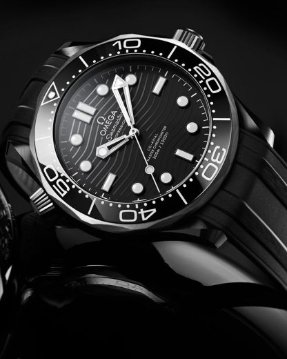 Omega Seamaster Diver 300M 43,5 mm, ceramica nera su cinturino in caucciù 210.92.44.20.01.001 - immagine 3