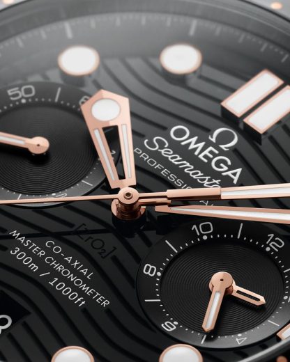 Omega Seamaster Diver 300M 44 mm, acciaio-oro Sedna™ su cinturino in caucciù 210.22.44.51.01.001 - immagine 3