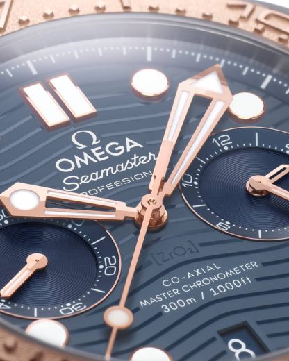 Omega Seamaster Diver 300M 44 mm, titanio - tantalio - oro Sedna™ su titanio - tantalio - oro Sedna™ 210.60.44.51.03.001 - immagine 3