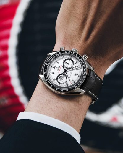 Omega Speedmaster Racing 44,25 mm, acciaio su cinturino di pelle 329.33.44.51.04.001 - immagine 2