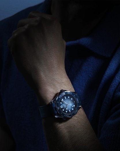 Omega Summer Blue Seamaster Diver 300M 42 mm, acciaio su cinturino in caucciù 210.32.42.20.03.002 - immagine 4