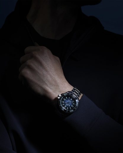 Omega Ultra Deep Summer Blue Seamaster Planet Ocean 6000M 45,5 mm, O-MEGASTEEL su O-MEGASTEEL 215.30.46.21.03.002 - immagine 3